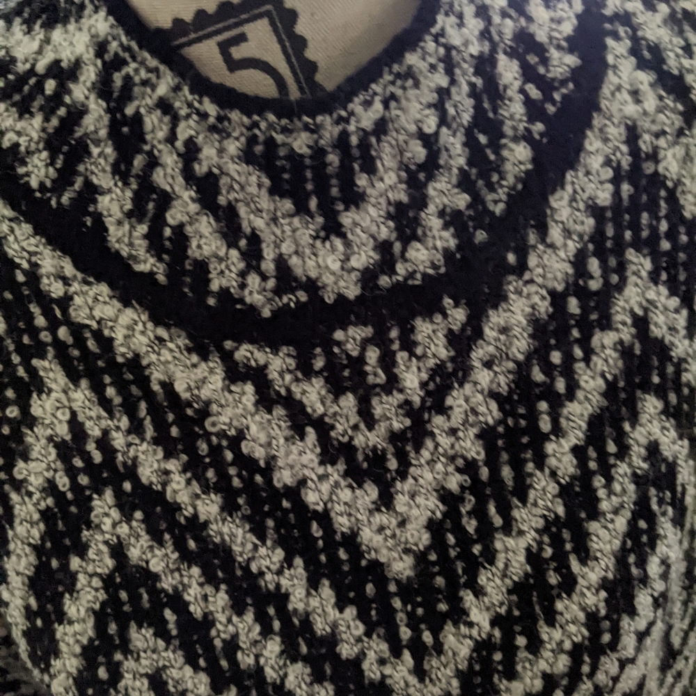 Sweater - Picture 4 of 4